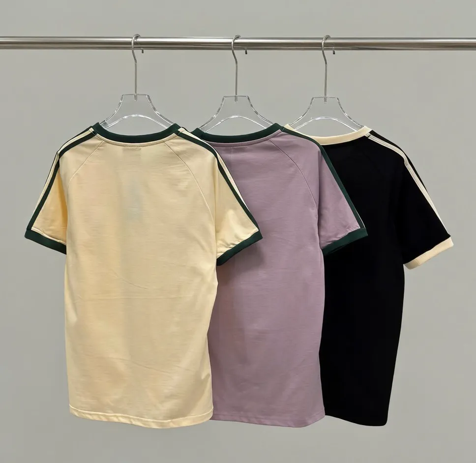 Adida Clover New Arrival Retro Ribbon Thread Women's Slim Short Sleeve! ADClassic Retro sports series three-striped short sleeves. The surface of the fabric is threaded, so it is also called threaded T. It has a slim fit and raglan sleeve design, which makes it look slimmer. The three-stripes are not the previous webbing. This season, they are made of knitted cotton fabrics that are cut and stretched using a special machine. A T, 4 kinds of fabrics, imitation thread + thread + Black knitted T-shirt material + same color collar striped knitted material. A must-have for hot girls! Clover girl! The Versatile model is out on the street! Style No.: A 225# Color: Black, Apricot, Purple, Size: S-2XL